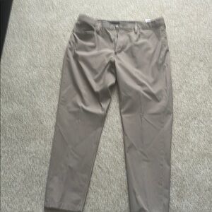 Vineyard Vines Khaki Chinos with Classic Straight-Leg Cut